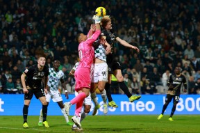 星空体育-关键时刻葡萄牙体育备战葡超，更衣室发声细节曝光，目标明确，控场能力受关注(葡超直播在线观看)